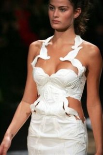 Hussein Chalayan SS 2006 6.jpg