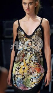 hussein chalayan ss 2006 8.jpg