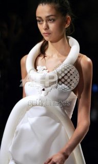 Hussein Chalayan SS 2006 9.jpg