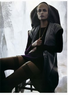 VogueParis_Oct2005103.jpg
