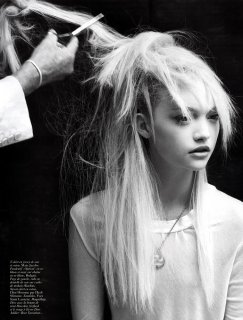 VogueFra-Oct05-GemmaWard&DuJuan_PatrickDemarchelier014sm.jpg