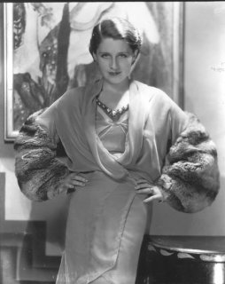 Norma Shearer 1932 (hurrellphotos.com)3.jpg