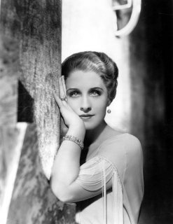 Norma Shearer 1932 (hurrellphotos.com)4.jpg