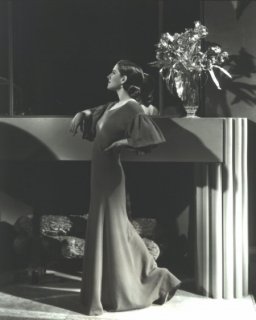 Norma Shearer 1932 (hurrellphotos.com).jpg