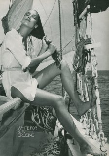 american_bazaar_december_1975__jerry_hall__rico_puhlman__6sm.jpg