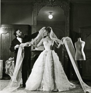 maywald 1946 edwige feuillère essayant une robe de christian berard fb.jpg