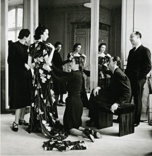 maywald 1938 séance d'essayage chez piguet fb.jpg