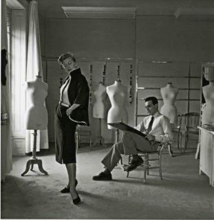 maywald 1950 séance d'essayage chez christian dior fb.jpg