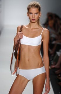 lores%2F1%23PRET-A-PORTER%2F1%23Spring-Summer%202004%2F1%23NEW%20YORK_%2FChaiken%2FChaiken%20087.jpe