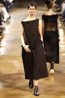100071209 Yohji Yamamoto S 2003.jpg