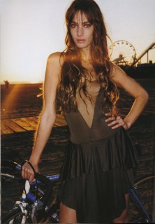 Jessica_2_Terry Richadson_UKVogue_July_04.jpg