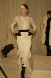 lores%2F3%23HAUTE-COUTURE%2F4%23Winter%202005_%2FHC_%2FGivenchy%20Details%2FGivenchy_D_007.jpg