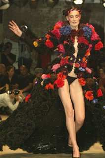 100086912 Viktor & Rolf S 2003.jpg