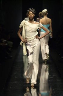 CHLOE spring2001 00095.L.jpg