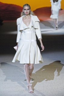 hana_runway_valentino.jpg
