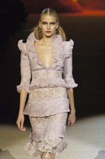 hana_runway_valentino7.jpg