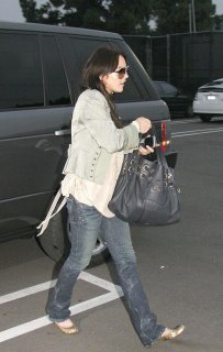 Jimmy_Choo_lohanshopping.jpg