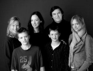 372574880_lfamily shoot.jpg