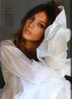 Elle US Mar 06' 2.JPG