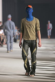 Alexander_McQueen_01.jpg