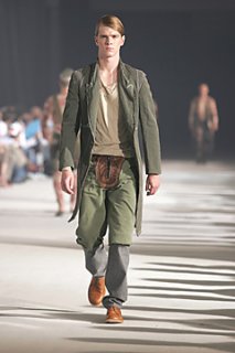 Alexander_McQueen_02.jpg