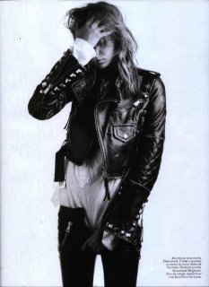 Vogue Paris Aug 05' 4.JPG