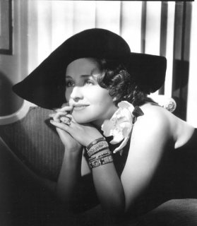 Norma Shearer 1934 (hurrellphotos.com).jpg