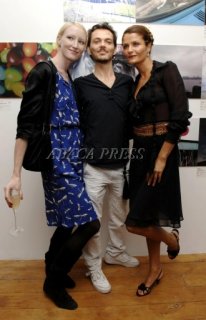 H C Attends An Eye 4 Beuty Exhibition 2005.jpg