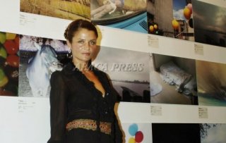 H C Attends An Eye 4 Beuty Exhibition 2005-4.jpg
