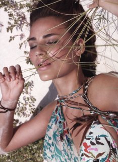 Elle (US) May 2005 'Forces Of Nature' 1.jpg