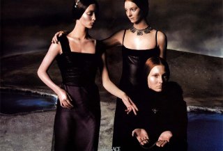 Versace9899-q-AudreyMarnay-SunnivaStordahl-MaggieRizer-VersaceCatalog-StevenMeisel-zob.jpg