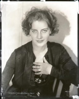 Garbo's 1st US Session 1925 (ebay).jpg
