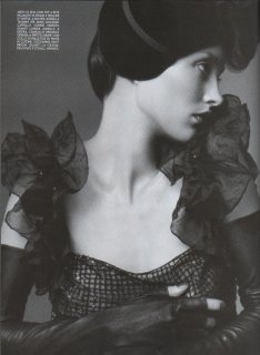 fotodec-vogue2003-meisel-052706-2.jpg