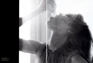 b01_NataliaVodianova_VogueIT1202_13_StevenMeisel.jpg