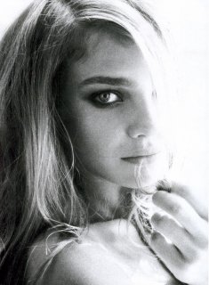 Natalia-Vodianova-Vogue-IT-12-2002.jpg