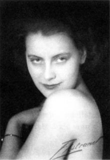 Garbo 1924 (gretagarbo.proboards34.com).JPG