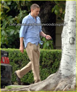 wentworth-miller-candids07.jpg