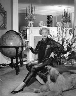 Dietrich at home 1955 (imdb).JPG