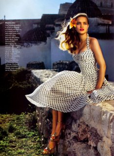 normal_VogueUS-March2004-NataliaVodianova-01-MertMarcus.jpg