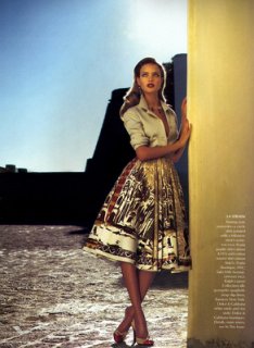 normal_VogueUS-March2004-NataliaVodianova-02-MertMarcus.jpg