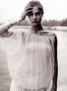 NataliaVodianova-HarpersBazaar-0303-04-PeterLindbergh.jpg