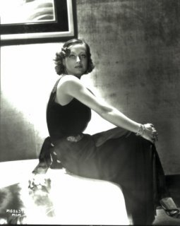 Crawford by Hurrell 1932 (hurrellphotos.com).jpg