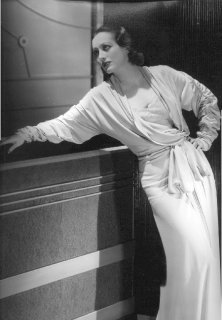 Crawford by Hurrell 1932 (hurrellphotos.com)4.jpg