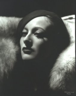 Crawford by Hurrell 1932 (hurrellphotos.com)2.jpg
