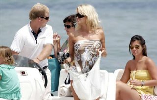 pamela-anderson070603.jpg