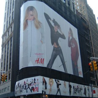 handm_nyc_billboard4news.jpg