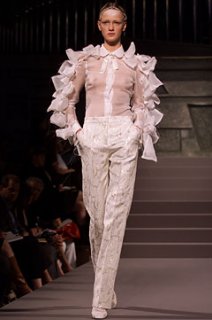 Viktor_Rolf_S_2002_100050582.jpg
