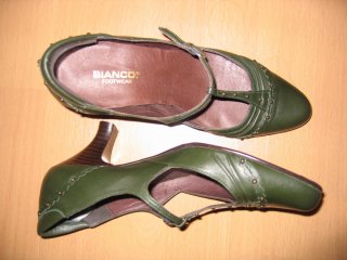 grüne schuhe.JPG