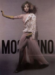 moschino3.jpg