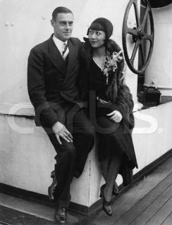 Wong with Colin Clive (corbis).jpg